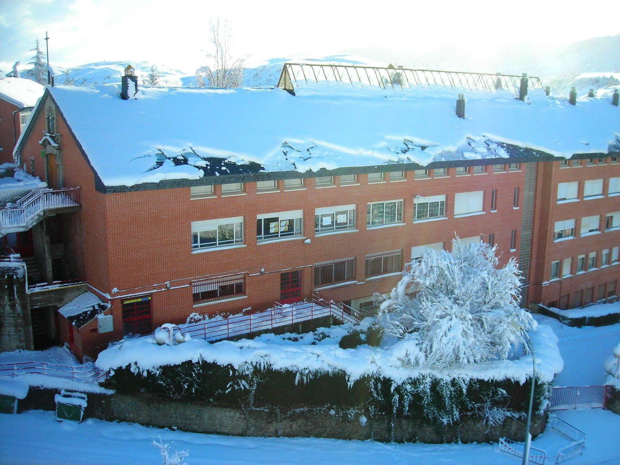 Residencia Albergue Хака Экстерьер фото